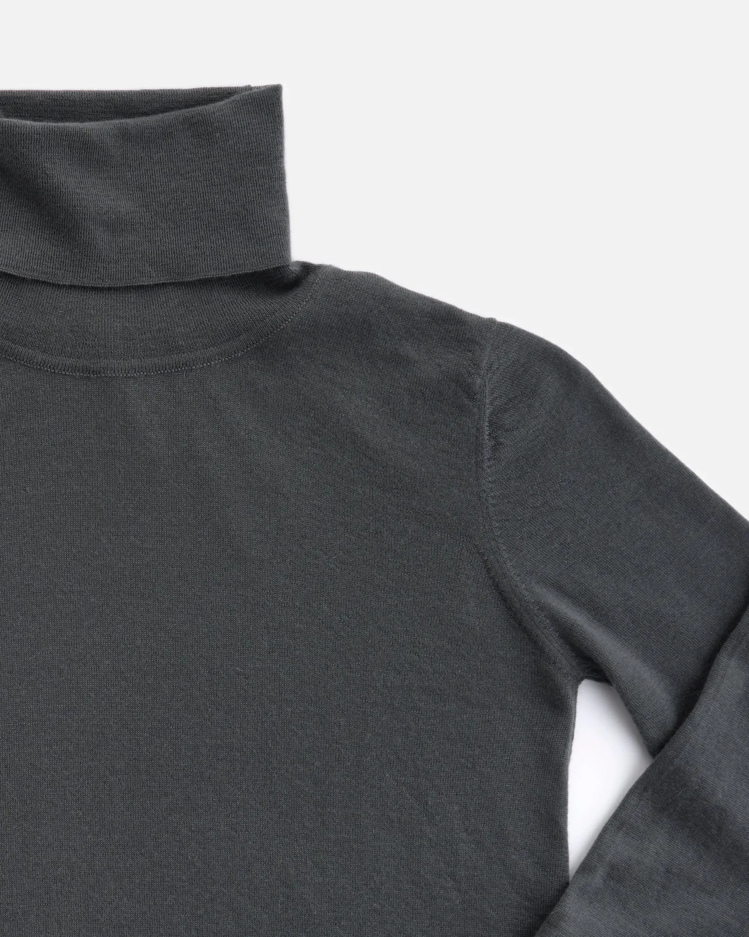 THE SUPER LIGHT ROLLNECK SWEATER | DRILL GREY